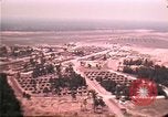 Standbild Luftaufnahme des vietnamesischen Flüchtlingslager an der Eglin Air Force Base Florida United States USA, 1975, aus Sekunde 45 historischem Filmmaterial Videoclip 65675050956