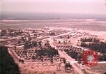 Standbild Luftaufnahme des vietnamesischen Flüchtlingslager an der Eglin Air Force Base Florida United States USA, 1975, aus Sekunde 46 historischem Filmmaterial Videoclip 65675050956