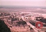 Standbild Luftaufnahme des vietnamesischen Flüchtlingslager an der Eglin Air Force Base Florida United States USA, 1975, aus Sekunde 47 historischem Filmmaterial Videoclip 65675050956
