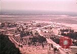 Standbild Luftaufnahme des vietnamesischen Flüchtlingslager an der Eglin Air Force Base Florida United States USA, 1975, aus Sekunde 48 historischem Filmmaterial Videoclip 65675050956