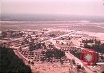 Standbild Luftaufnahme des vietnamesischen Flüchtlingslager an der Eglin Air Force Base Florida United States USA, 1975, aus Sekunde 49 historischem Filmmaterial Videoclip 65675050956