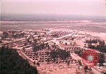 Standbild Luftaufnahme des vietnamesischen Flüchtlingslager an der Eglin Air Force Base Florida United States USA, 1975, aus Sekunde 50 historischem Filmmaterial Videoclip 65675050956