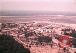 Standbild Luftaufnahme des vietnamesischen Flüchtlingslager an der Eglin Air Force Base Florida United States USA, 1975, aus Sekunde 51 historischem Filmmaterial Videoclip 65675050956