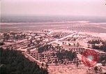 Standbild Luftaufnahme des vietnamesischen Flüchtlingslager an der Eglin Air Force Base Florida United States USA, 1975, aus Sekunde 52 historischem Filmmaterial Videoclip 65675050956
