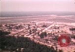 Standbild Luftaufnahme des vietnamesischen Flüchtlingslager an der Eglin Air Force Base Florida United States USA, 1975, aus Sekunde 59 historischem Filmmaterial Videoclip 65675050956