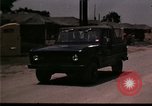 Standbild Vietnamesischer Flüchtling Processing Center in Eglin Air Force Base Florida United States USA, 1975, aus Sekunde 12 historischem Filmmaterial Videoclip 65675050957