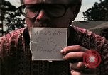 Standbild Vietnamesische Flüchtlinge Kinder essen Süßigkeiten Florida United States USA, 1975, aus Sekunde 5 historischem Filmmaterial Videoclip 65675050958