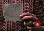 Standbild Vietnamesische Flüchtlinge Kinder essen Süßigkeiten Florida United States USA, 1975, aus Sekunde 12 historischem Filmmaterial Videoclip 65675050958