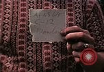 Standbild Vietnamesische Flüchtlinge Kinder essen Süßigkeiten Florida United States USA, 1975, aus Sekunde 14 historischem Filmmaterial Videoclip 65675050958