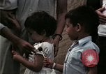 Standbild Vietnamesische Flüchtlinge Kinder essen Süßigkeiten Florida United States USA, 1975, aus Sekunde 51 historischem Filmmaterial Videoclip 65675050958