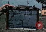 Standbild Vietnamesische Flüchtlinge ankommen in den Vereinigten Staaten Florida United States USA, 1975, aus Sekunde 3 historischem Filmmaterial Videoclip 65675050959
