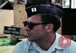 Standbild Vietnamesische Flüchtlinge ankommen in den Vereinigten Staaten Florida United States USA, 1975, aus Sekunde 6 historischem Filmmaterial Videoclip 65675050959