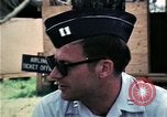 Standbild Vietnamesische Flüchtlinge ankommen in den Vereinigten Staaten Florida United States USA, 1975, aus Sekunde 7 historischem Filmmaterial Videoclip 65675050959