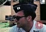 Standbild Vietnamesische Flüchtlinge ankommen in den Vereinigten Staaten Florida United States USA, 1975, aus Sekunde 8 historischem Filmmaterial Videoclip 65675050959