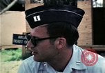 Standbild Vietnamesische Flüchtlinge ankommen in den Vereinigten Staaten Florida United States USA, 1975, aus Sekunde 10 historischem Filmmaterial Videoclip 65675050959