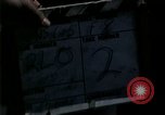 Standbild Amerikanische Offizier in Eglin Vietnamesischer Flüchtling Bearbeitungszentrum Florida United States USA, 1975, aus Sekunde 3 historischem Filmmaterial Videoclip 65675050960