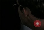 Standbild Amerikanische Offizier in Eglin Vietnamesischer Flüchtling Bearbeitungszentrum Florida United States USA, 1975, aus Sekunde 7 historischem Filmmaterial Videoclip 65675050960