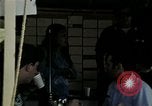 Standbild Amerikanische Offizier in Eglin Vietnamesischer Flüchtling Bearbeitungszentrum Florida United States USA, 1975, aus Sekunde 35 historischem Filmmaterial Videoclip 65675050960