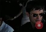 Standbild Amerikanische Offizier in Eglin Vietnamesischer Flüchtling Bearbeitungszentrum Florida United States USA, 1975, aus Sekunde 47 historischem Filmmaterial Videoclip 65675050960
