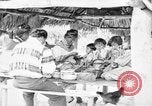 Immagine di Seminole nativi indiani americani cucinare il cibo Florida United States USA, 1919, secondo 19 filmato di repertorio 65675050982