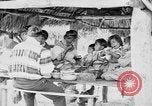 Immagine di Seminole nativi indiani americani cucinare il cibo Florida United States USA, 1919, secondo 20 filmato di repertorio 65675050982