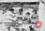 Immagine di Seminole nativi indiani americani cucinare il cibo Florida United States USA, 1919, secondo 24 filmato di repertorio 65675050982