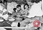 Immagine di Seminole nativi indiani americani cucinare il cibo Florida United States USA, 1919, secondo 28 filmato di repertorio 65675050982