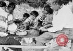 Immagine di Seminole nativi indiani americani cucinare il cibo Florida United States USA, 1919, secondo 32 filmato di repertorio 65675050982