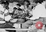 Immagine di Seminole nativi indiani americani cucinare il cibo Florida United States USA, 1919, secondo 39 filmato di repertorio 65675050982