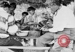 Immagine di Seminole nativi indiani americani cucinare il cibo Florida United States USA, 1919, secondo 43 filmato di repertorio 65675050982