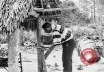 Immagine di Seminole nativi indiani americani cucinare il cibo Florida United States USA, 1919, secondo 50 filmato di repertorio 65675050982