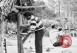 Immagine di Seminole nativi indiani americani cucinare il cibo Florida United States USA, 1919, secondo 52 filmato di repertorio 65675050982