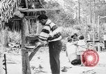 Immagine di Seminole nativi indiani americani cucinare il cibo Florida United States USA, 1919, secondo 55 filmato di repertorio 65675050982