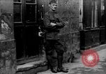 Standbild Soldaten Frankreich, 1918, aus Sekunde 1 historischem Filmmaterial Videoclip 65675050992