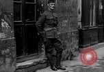 Standbild Soldaten Frankreich, 1918, aus Sekunde 3 historischem Filmmaterial Videoclip 65675050992