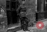 Standbild Soldaten Frankreich, 1918, aus Sekunde 4 historischem Filmmaterial Videoclip 65675050992