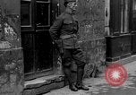 Standbild Soldaten Frankreich, 1918, aus Sekunde 7 historischem Filmmaterial Videoclip 65675050992