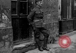 Standbild Soldaten Frankreich, 1918, aus Sekunde 8 historischem Filmmaterial Videoclip 65675050992