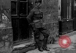 Standbild Soldaten Frankreich, 1918, aus Sekunde 9 historischem Filmmaterial Videoclip 65675050992