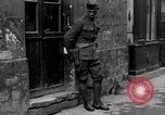 Standbild Soldaten Frankreich, 1918, aus Sekunde 11 historischem Filmmaterial Videoclip 65675050992