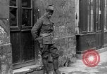 Standbild Soldaten Frankreich, 1918, aus Sekunde 30 historischem Filmmaterial Videoclip 65675050992