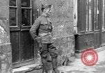 Standbild Soldaten Frankreich, 1918, aus Sekunde 33 historischem Filmmaterial Videoclip 65675050992