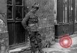 Standbild Soldaten Frankreich, 1918, aus Sekunde 34 historischem Filmmaterial Videoclip 65675050992