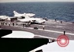 Image USS Ranger sud de la mer de Chine du Sud, 1970, de la seconde 21 séquences d'archives historiques vidéo 65675051022