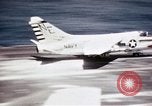 Image USS Ranger sud de la mer de Chine du Sud, 1970, de la seconde 23 séquences d'archives historiques vidéo 65675051022