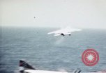 Image USS Ranger sud de la mer de Chine du Sud, 1970, de la seconde 26 séquences d'archives historiques vidéo 65675051022