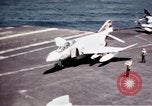 Image USS Ranger sud de la mer de Chine du Sud, 1970, de la seconde 28 séquences d'archives historiques vidéo 65675051022