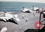 Image USS Ranger sud de la mer de Chine du Sud, 1970, de la seconde 32 séquences d'archives historiques vidéo 65675051022