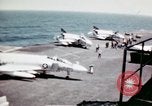 Image USS Ranger sud de la mer de Chine du Sud, 1970, de la seconde 35 séquences d'archives historiques vidéo 65675051022
