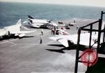 Image USS Ranger sud de la mer de Chine du Sud, 1970, de la seconde 42 séquences d'archives historiques vidéo 65675051022